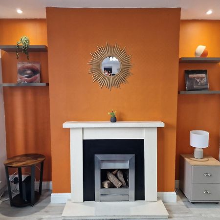 Modern 4-Bed House With Garden & Parking Coventry Exterior foto