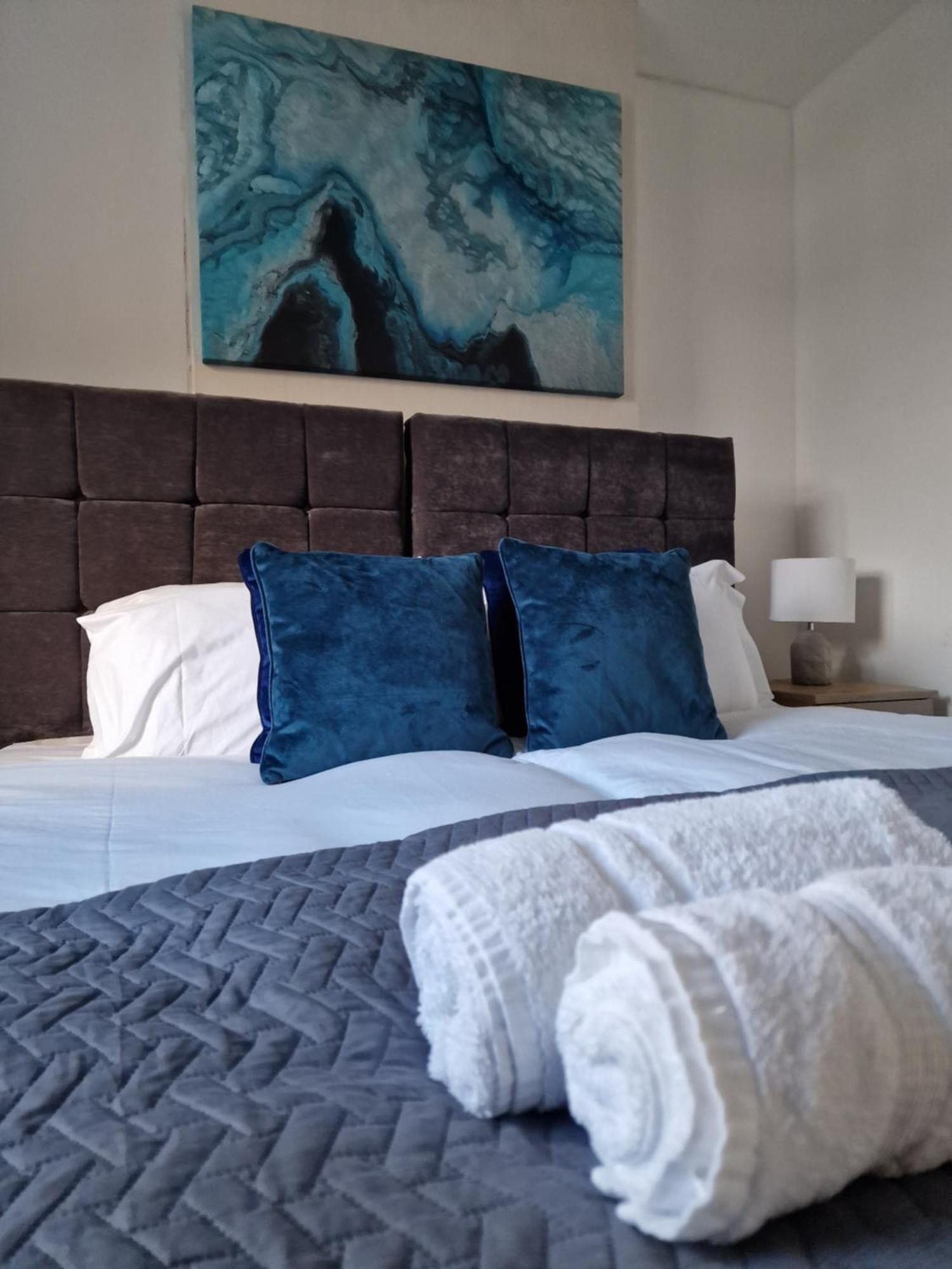 Modern 4-Bed House With Garden & Parking Coventry Exterior foto