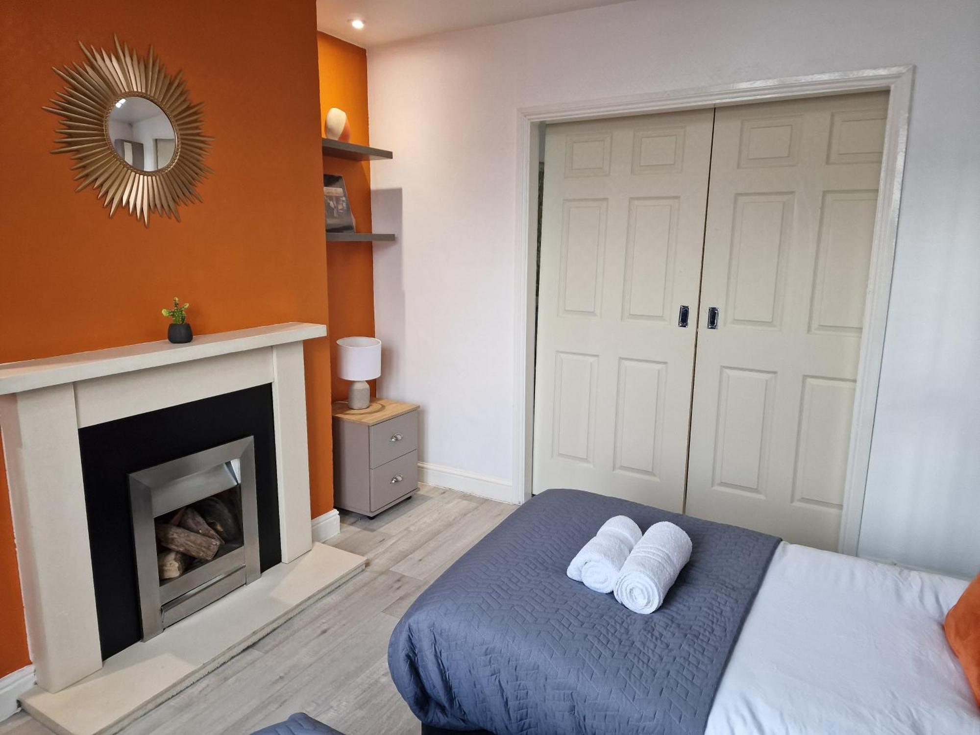 Modern 4-Bed House With Garden & Parking Coventry Exterior foto