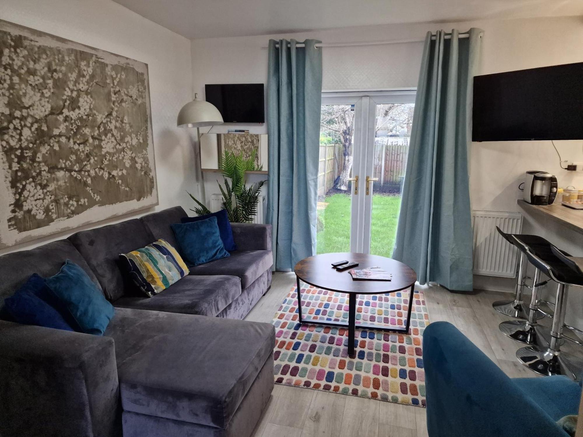 Modern 4-Bed House With Garden & Parking Coventry Exterior foto